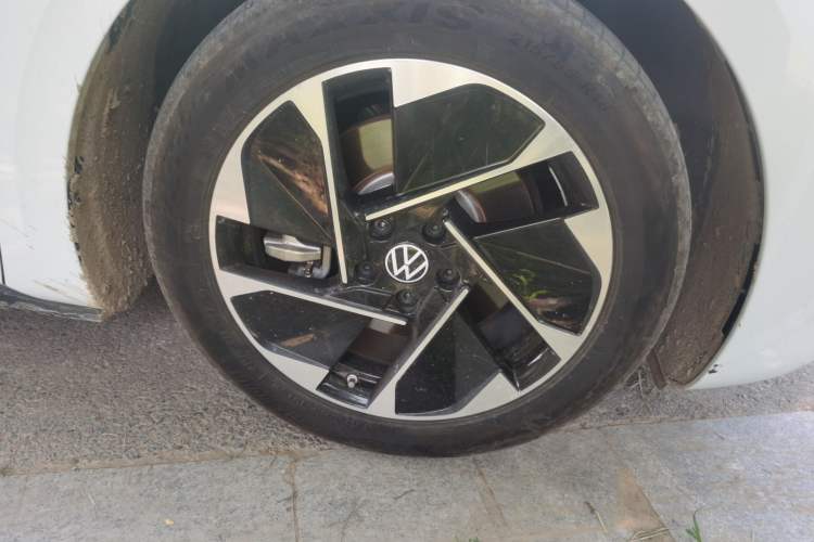 Used Volkswagen ID.3 2025 Smart Edition Outstanding Model Right Front Wheel Hub