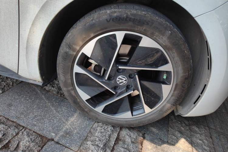 Used Volkswagen ID.3 2025 Smart Edition Outstanding Model Right Front Wheel Hub