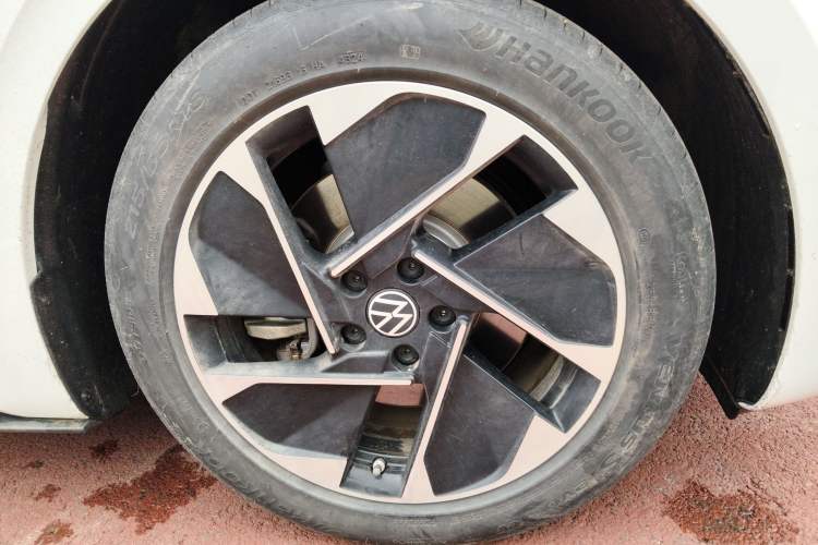 Used Volkswagen ID.3 2025 Smart Edition Outstanding Model Right Front Wheel Hub