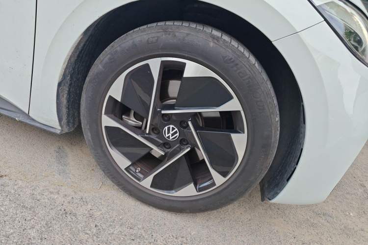 Used Volkswagen ID.3 2025 Smart Edition Outstanding Model Right Front Wheel Hub