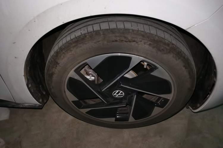 Used Volkswagen ID.3 2025 Smart Edition Outstanding Model Right Front Wheel Hub