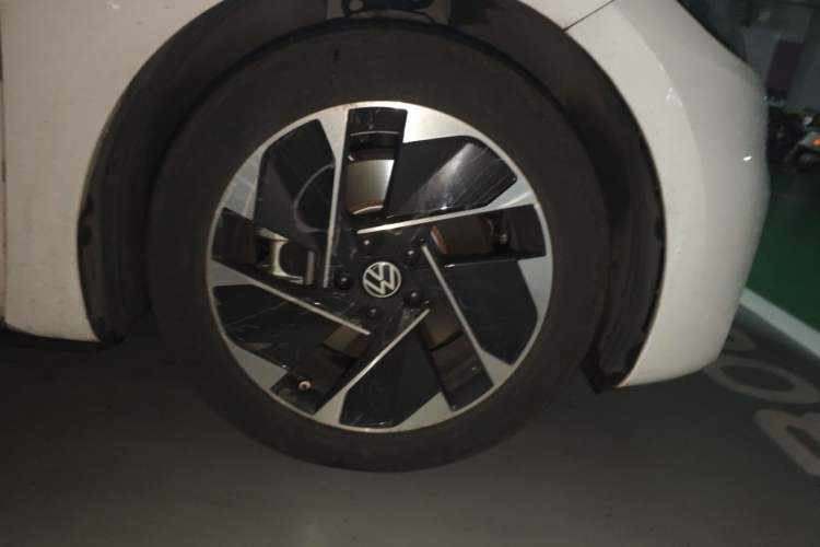 Used Volkswagen ID.3 2025 Smart Edition Outstanding Model Right Front Wheel Hub