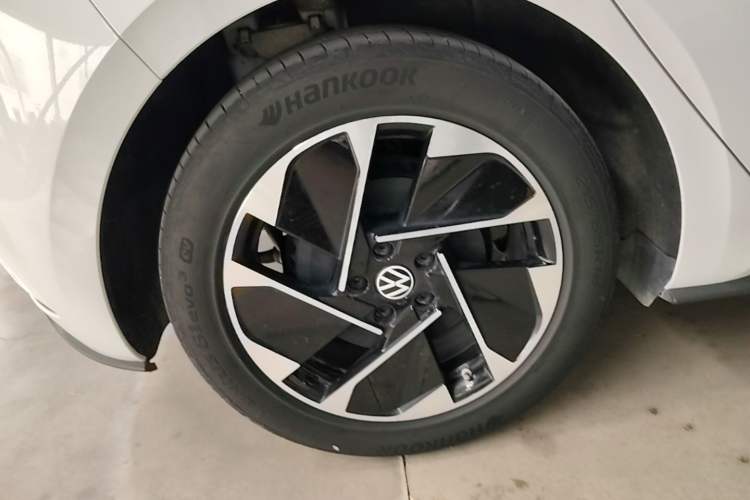 Used Volkswagen ID.3 2025 Smart Edition Outstanding Model Right Rear Wheel Hub