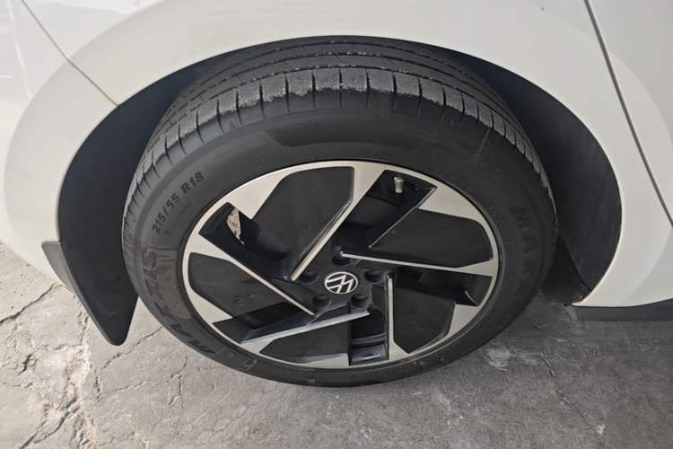Used Volkswagen ID.3 2025 Smart Edition Outstanding Model Right Rear Wheel Hub