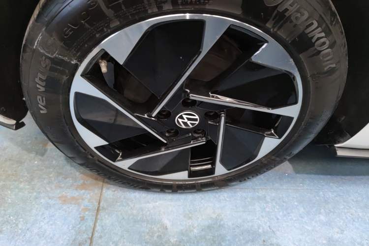 Used Volkswagen ID.3 2025 Smart Edition Outstanding Model Right Rear Wheel Hub