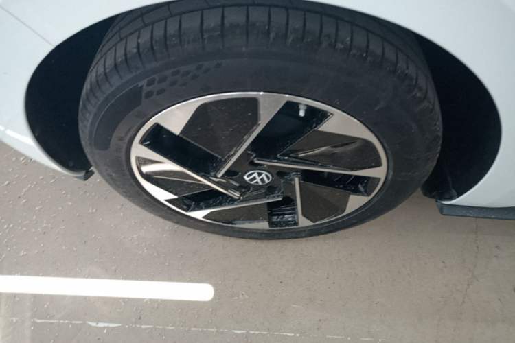 Used Volkswagen ID.3 2025 Smart Version Pure & Intelligent Enjoyment Edition Right Rear Wheel Hub