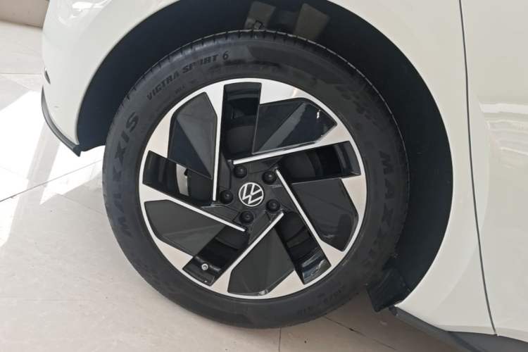 Used Volkswagen ID.3 2025 Smart Model Outstanding Oxygen Edition Right Rear Wheel Hub