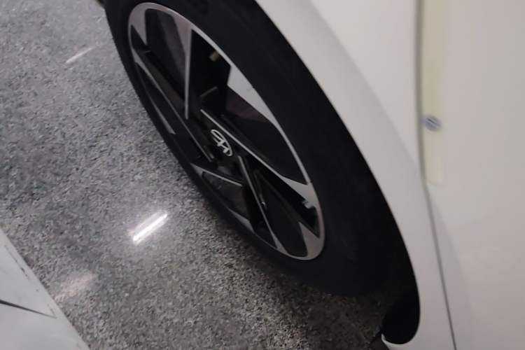 Used Volkswagen ID.3 2025 Smart Model Outstanding Oxygen Edition Right Rear Wheel Hub