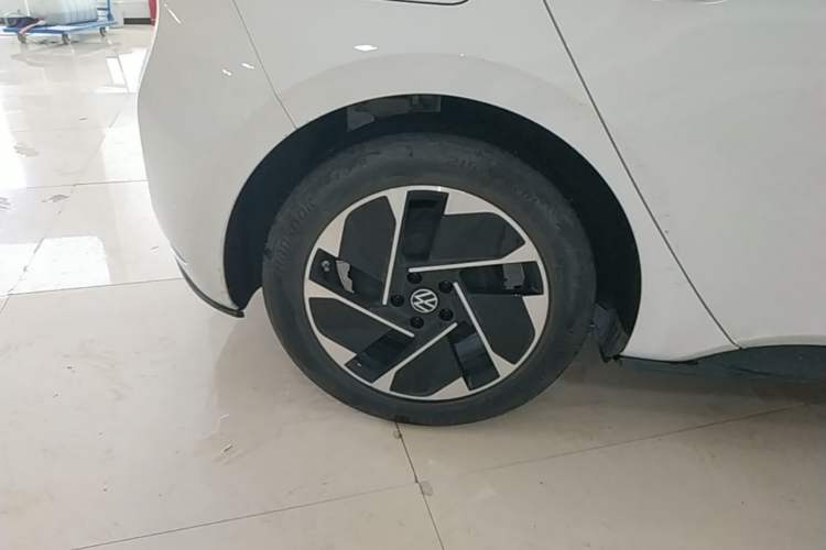 Used Volkswagen ID.3 2025 Smart Edition Outstanding Model Right Rear Wheel Hub