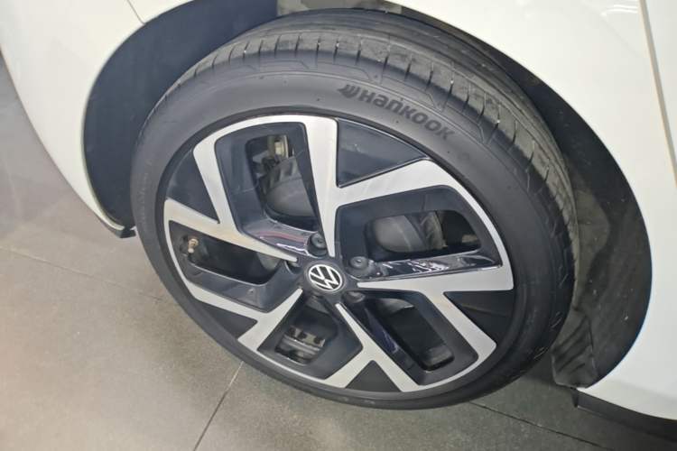 Used Volkswagen ID.3 2025 Smart Edition Outstanding Model Right Rear Wheel Hub