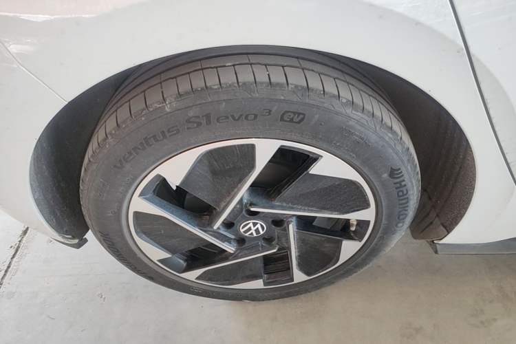 Used Volkswagen ID.3 2025 Smart Model Outstanding Oxygen Edition Right Rear Wheel Hub