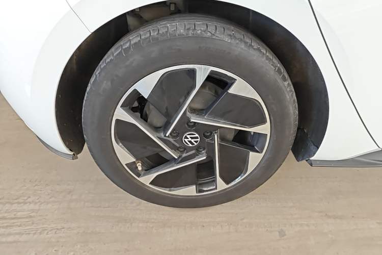 Used Volkswagen ID.3 2025 Smart Edition Outstanding Model Right Rear Wheel Hub