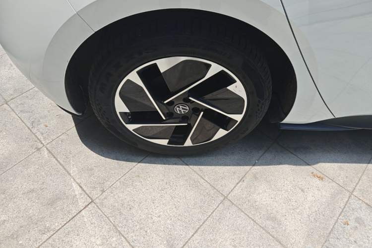 Used Volkswagen ID.3 2025 Smart Model Outstanding Oxygen Edition Right Rear Wheel Hub