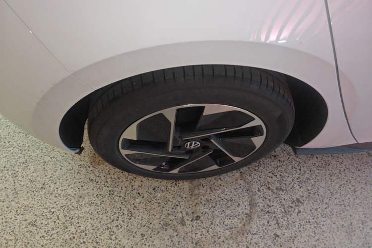 Used Volkswagen ID.3 2025 Smart Edition Outstanding Model Right Rear Wheel Hub