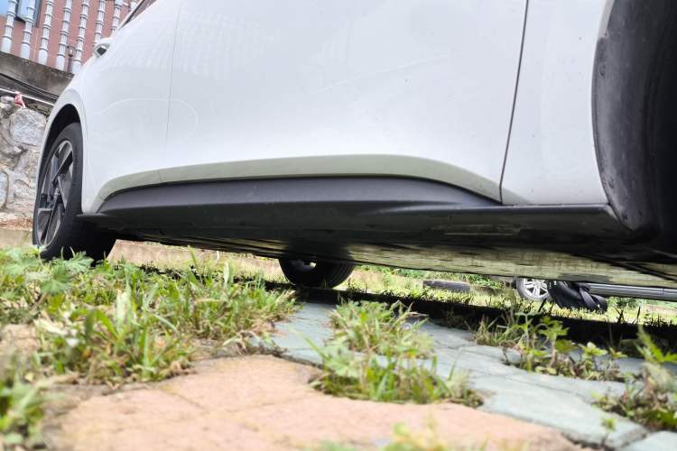 Used Volkswagen ID.3 2025 Smart Edition Outstanding Model Right Side Sill