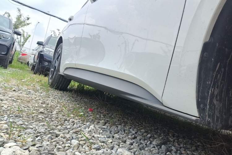 Used Volkswagen ID.3 2025 Smart Edition Ultra-Intelligent Oxygen Version Right Side Sill