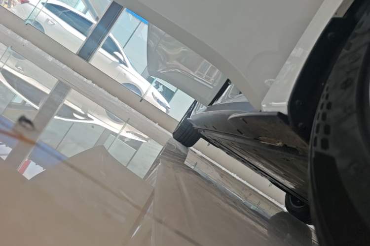 Used Volkswagen ID.3 2025 Smart Model Outstanding Oxygen Edition Right Side Sill