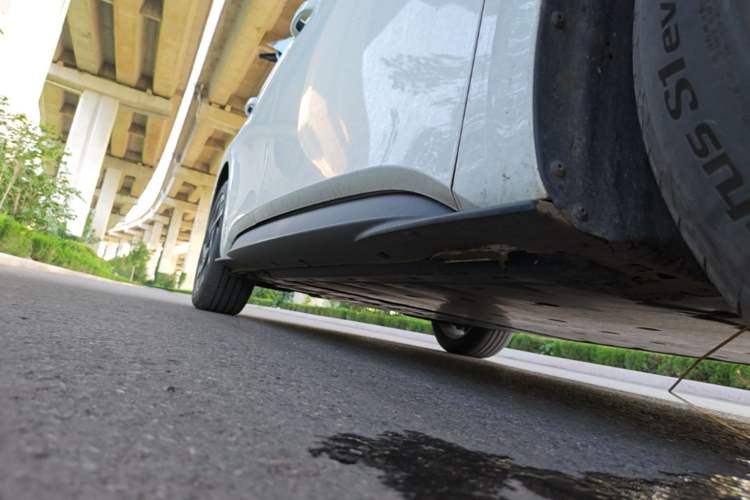 Used Volkswagen ID.3 2025 Smart Model Outstanding Oxygen Edition Right Side Sill