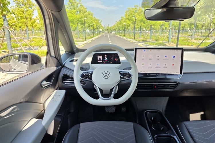 Used Volkswagen ID.3 2025 Smart Edition Outstanding Model Steering Wheel