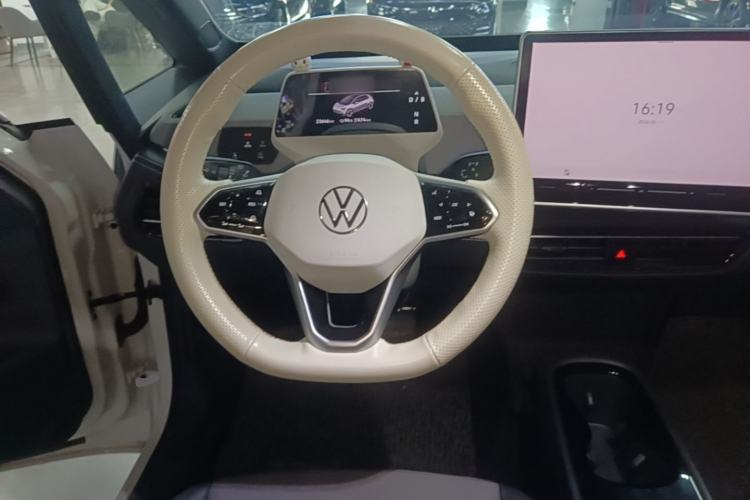 Used Volkswagen ID.3 2025 Smart Model Outstanding Oxygen Edition Steering Wheel