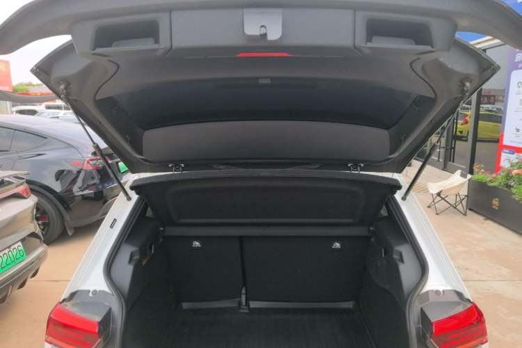 Used Volkswagen ID.3 2025 Smart Model Outstanding Oxygen Edition Trunk