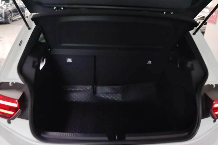 Used Volkswagen ID.3 2025 Smart Model Outstanding Oxygen Edition Trunk