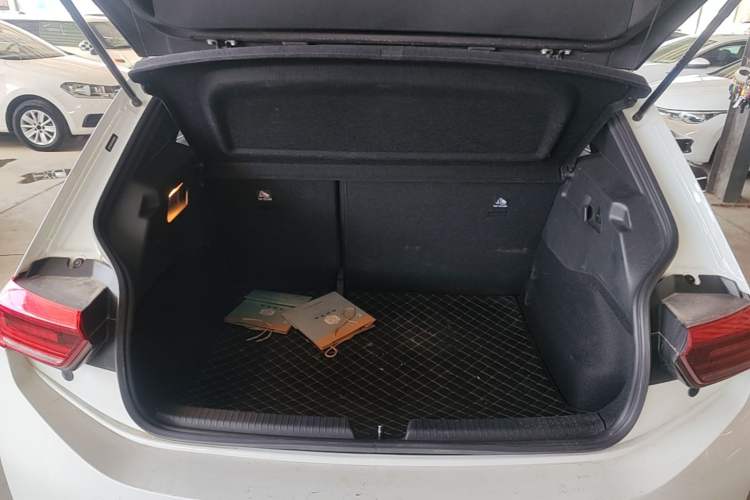 Used Volkswagen ID.3 2025 Smart Model Outstanding Oxygen Edition Trunk