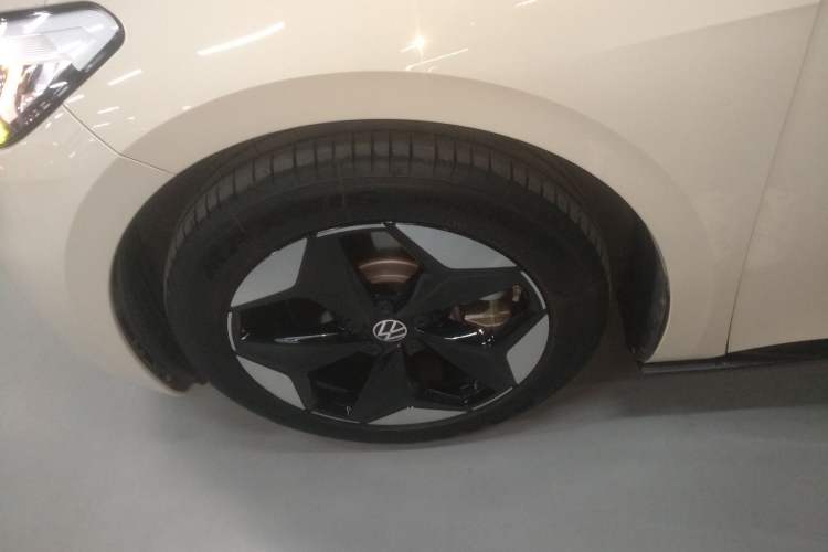 Used Volkswagen ID.3 2025 Smart Edition Outstanding Model Left Front Wheel Hub