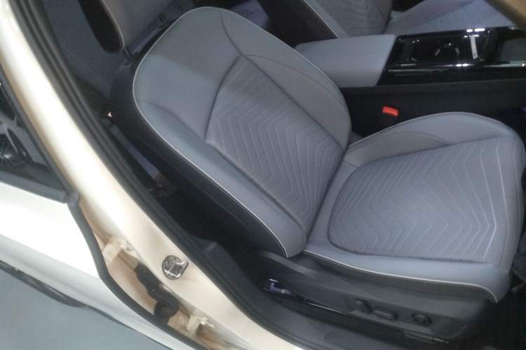 Used Volkswagen ID.3 2025 Smart Edition Outstanding Model Right Front Seat
