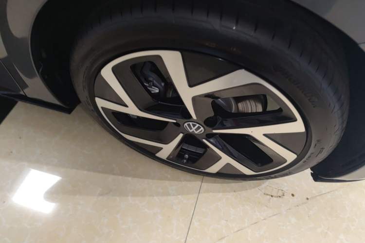 Used Volkswagen ID.3 2026 Smart Edition Outstanding GTX Kit Model Right Front Wheel Hub