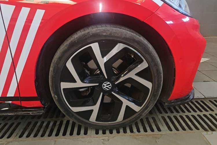 Used Volkswagen ID.3 2026 Smart Edition Advanced Intelligent GTX Kit Model Right Front Wheel Hub