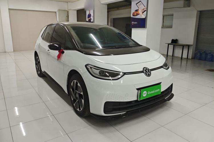 Used Volkswagen ID.3 2026 Model Smart Edition Outstanding Version Front Right 45 Deg