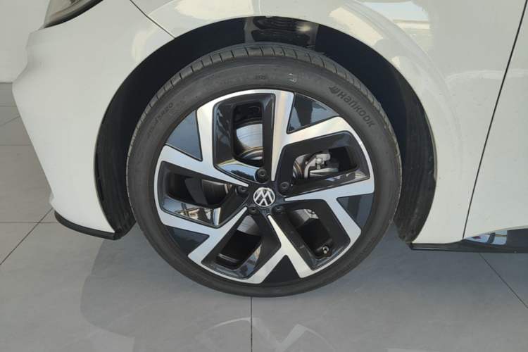 Used Volkswagen ID.3 2026 Model Smart Edition Outstanding Version Left Front Wheel Hub