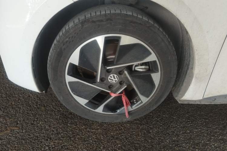 Used Volkswagen ID.3 2026 Model Smart Edition Outstanding Version Right Front Wheel Hub