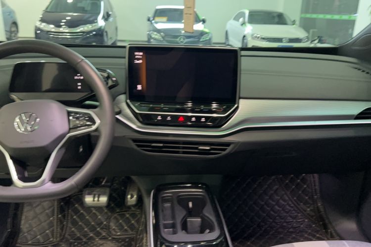 Used Volkswagen ID.4 CROZZ 2024 PURE+ model Audio And AC Panel