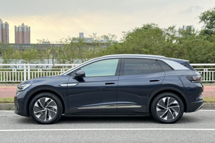 Used Volkswagen ID.4 CROZZ 2024 PURE+ model Exterior 2
