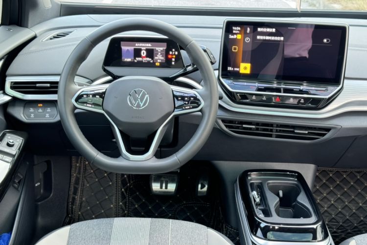 Used Volkswagen ID.4 CROZZ 2024 PURE+ model Interior 3