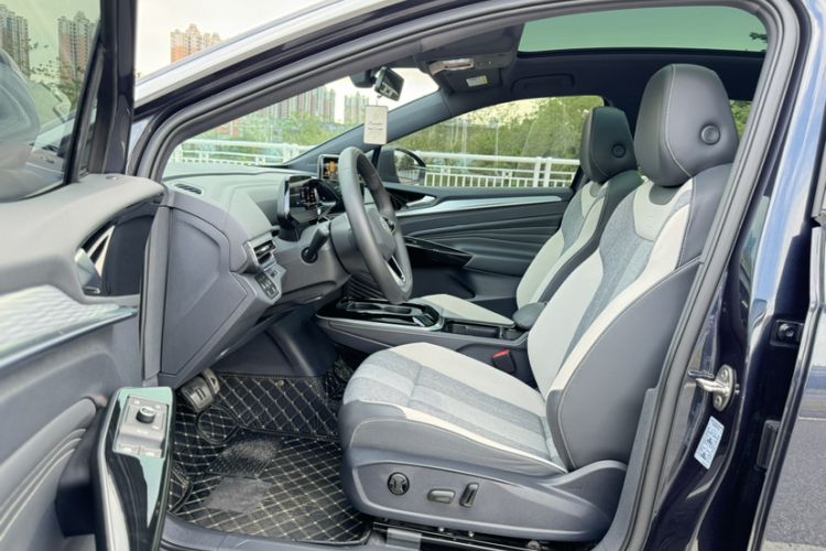 Used Volkswagen ID.4 CROZZ 2024 PURE+ model Interior 8
