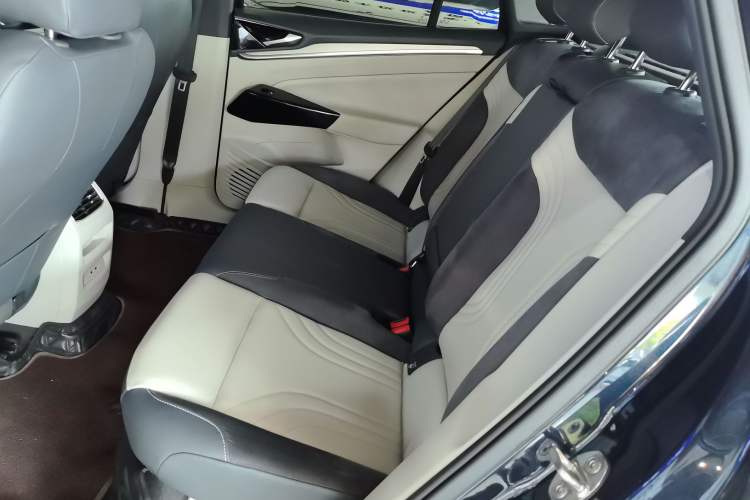 Used Volkswagen ID.4 CROZZ 2021 Long-Range Lite PRO Two-Wheel Drive Version Interior 4