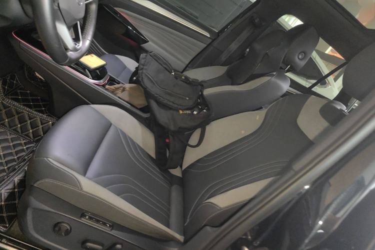 Used Volkswagen ID.4 CROZZ 2021 Long-Range PRO Two-Wheel Drive Version Left Front Seat