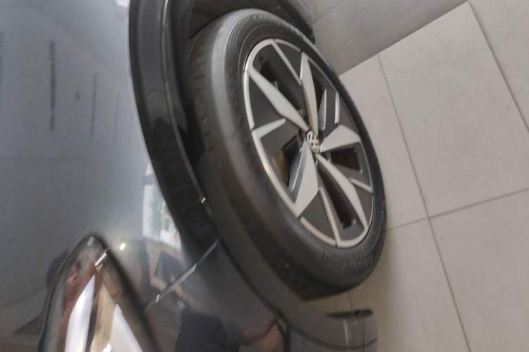 Used Volkswagen ID.4 CROZZ 2021 Long-Range PRO Two-Wheel Drive Version Left Front Wheel Hub