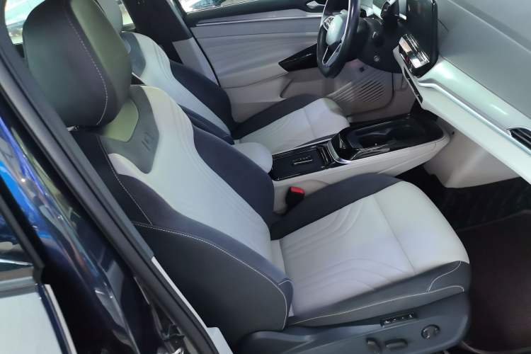 Used Volkswagen ID.4 CROZZ 2021 Long-Range Lite PRO Two-Wheel Drive Version Right Front Seat