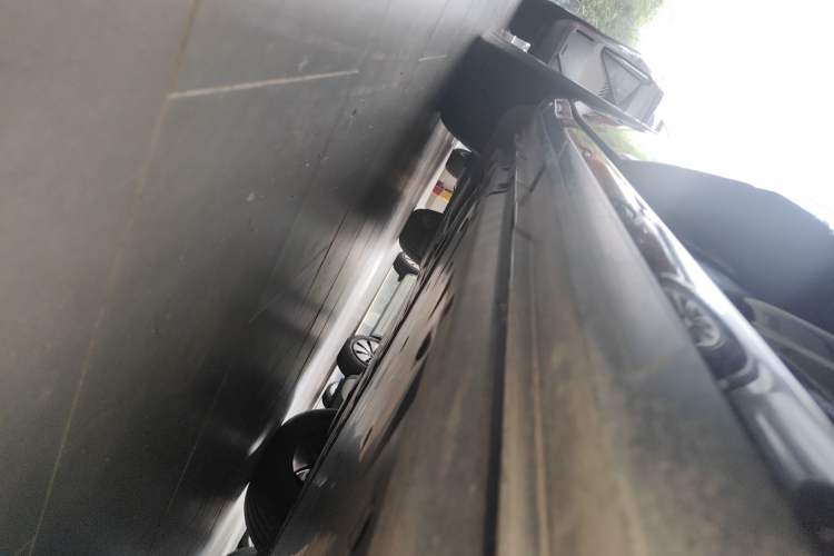 Used Volkswagen ID.4 CROZZ 2021 Long-Range PRO Two-Wheel Drive Version Right Side Sill