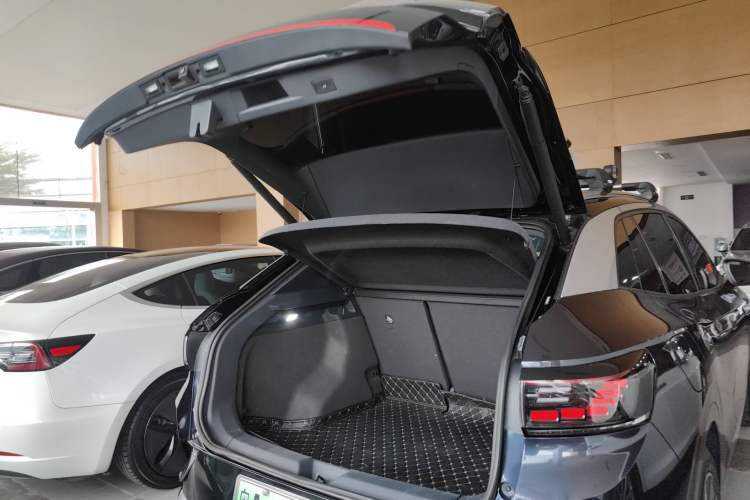 Used Volkswagen ID.4 CROZZ 2021 Long-Range PRO Two-Wheel Drive Version Trunk
