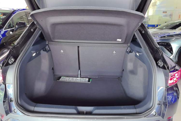 Used Volkswagen ID.4 CROZZ 2021 Long-Range Lite PRO Two-Wheel Drive Version Trunk