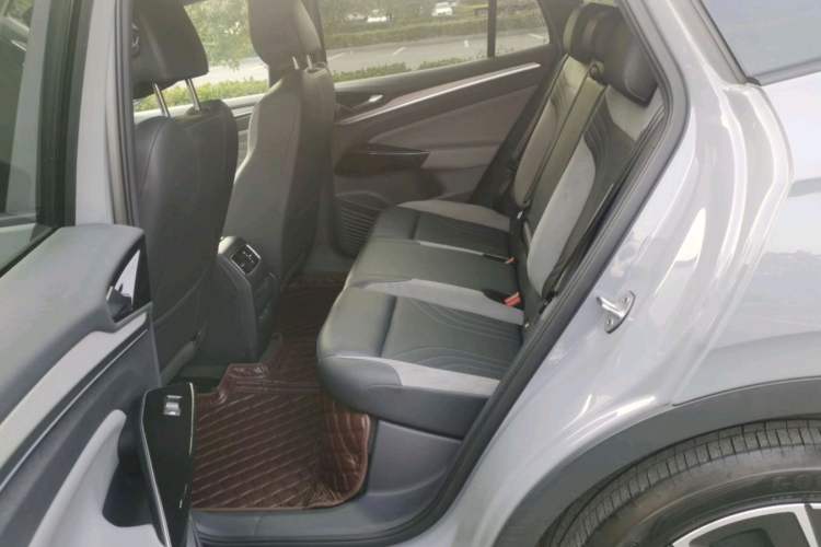 Used Volkswagen ID.4 CROZZ 2021 Long-Range PRO Two-Wheel Drive Version Interior 3