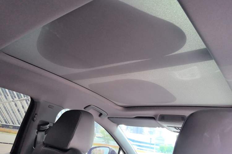 Used Volkswagen ID.4 CROZZ 2021 Long-Range PRO Two-Wheel Drive Version Interior 3