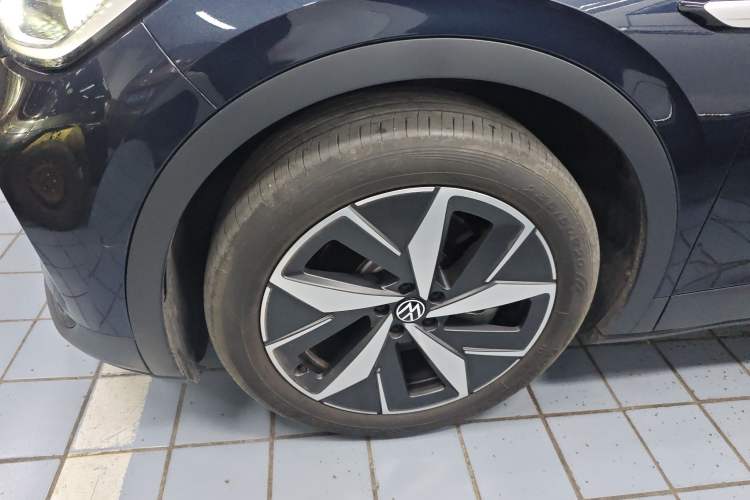 Used Volkswagen ID.4 CROZZ 2021 Long-Range Lite PRO Two-Wheel Drive Version Left Front Wheel Hub