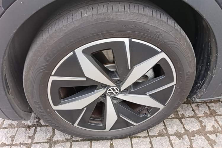 Used Volkswagen ID.4 CROZZ 2021 Long-Range PRO Two-Wheel Drive Version Left Front Wheel Hub