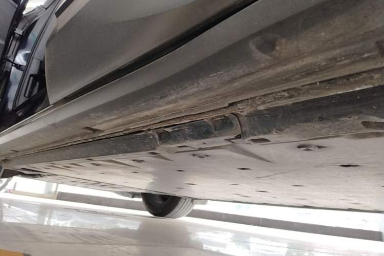 Used Volkswagen ID.4 CROZZ 2021 Long-Range PRO Two-Wheel Drive Version Left Side Sill